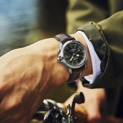 SPB507J1_Wristshot-2-_1x1