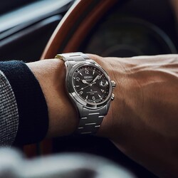 SPB505J1_Wristshot-2-SQ