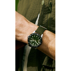 300dpi_HDB008K1_Wristshot-1-_9x16