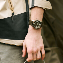 300dpi_HDB009K1_Wristshot-1-_1x1