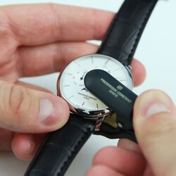 Analytics-Clip-Square-InUse