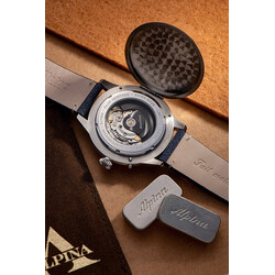 2021_Alpina_AL-525NBG4SH6_Detail_1_Caseback_Photo-c-Eric_Rossier_SD