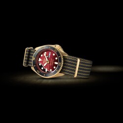 Seiko-5-SRPH80K1-Automatik-22Brian-May-22-Limited-Edition-bs