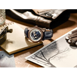 2022_Frederique_Constant_Classics_Worldtimer_Manufacture_FC-718NWWM4H9_Lifestyle_6_HD