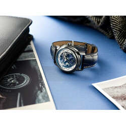 2022_Frederique_Constant_Classics_Worldtimer_Manufacture_FC-718NWWM4H6_Lifestyle_1_HD