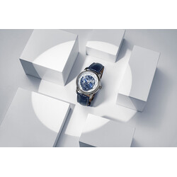 2022_Frederique_Constant_Classics_Worldtimer_Manufacture_FC-718NWWM4H6_Lifestyle_-c-Eric_Rossier_HD