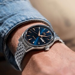 M0404081104100_6_wrist_1