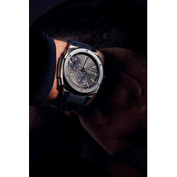 2022_Alpina_AL-650DGN4AE6_Alpiner_Extreme_Regulator_Automatic_Lifestyle_Photo-c-Eric_Rossier_SD_2