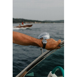 2022_Frederique_Constant_FC-303RMB5B6_Runabout_Automatic_Lifestyle_3