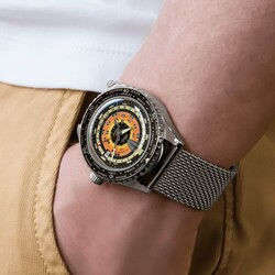 M0268291705100_6_wrist_2_1