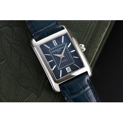 2022_Frederique_Constant_Classics_Carree_Automatic_FC-303N4C6_Detail_1_Photo-c-Eric_Rossier_SD