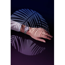 2023_Alpina_Comtesse_Quartz_AL-240LP2C6B_Photo-c-Eric_RossierWrishot_Mood_HD