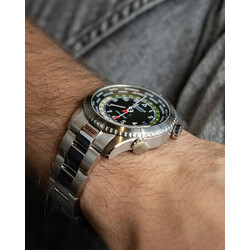 2023_Alpina_Startimer_Pilot_Quartz_Worldtimer_AL-255GR4S26B_Photo-c-Renaud_Castillo_5