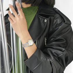 2024_Frederique_Constant_Highlife-Ladies-Quartz_03_FC-240MPWD2NH22B_Image_1080X1080